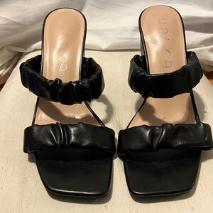 Like new. Bottoms abit scuffed from try ons Unisa sz 8.5” black slip ons , nice